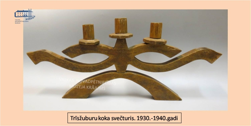 Trīsžuburu koka svečturis. 1930.-1940.gadi
