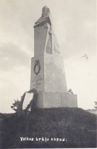 Brāļu kapu piemineklis