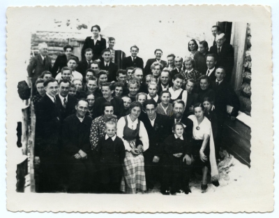 Mirdzas Jendes un Arnolda Cekula kāzas Tomskas apg. Baturinā 1955.g.6.novembrī   &nbsp;&nbsp;&nbsp;&nbsp;&nbsp;&nbsp;&nbsp;&nbsp;&nbsp;&nbsp;&nbsp;&nbsp;&nbsp;&nbsp;&nbsp;&nbsp;&nbsp;&nbsp;&nbsp;&nbsp;&nbsp;&nbsp;&nbsp;&nbsp;&nbsp;&nbsp;&nbsp;&nbsp;&nbsp;&nbsp;&nbsp;&nbsp;&nbsp;&nbsp;&nbsp;&nbsp;&nbsp;&nbsp;&nbsp;&nbsp;&nbsp;&nbsp;&nbsp;&nbsp;&nbsp;&nbsp; Valkas novadpētniecības muzeja krājums